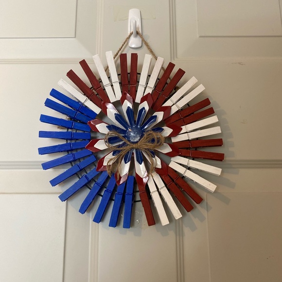 ✨ Red White & Blue Clothespin Wreath ✨ - Picture 1 of 4